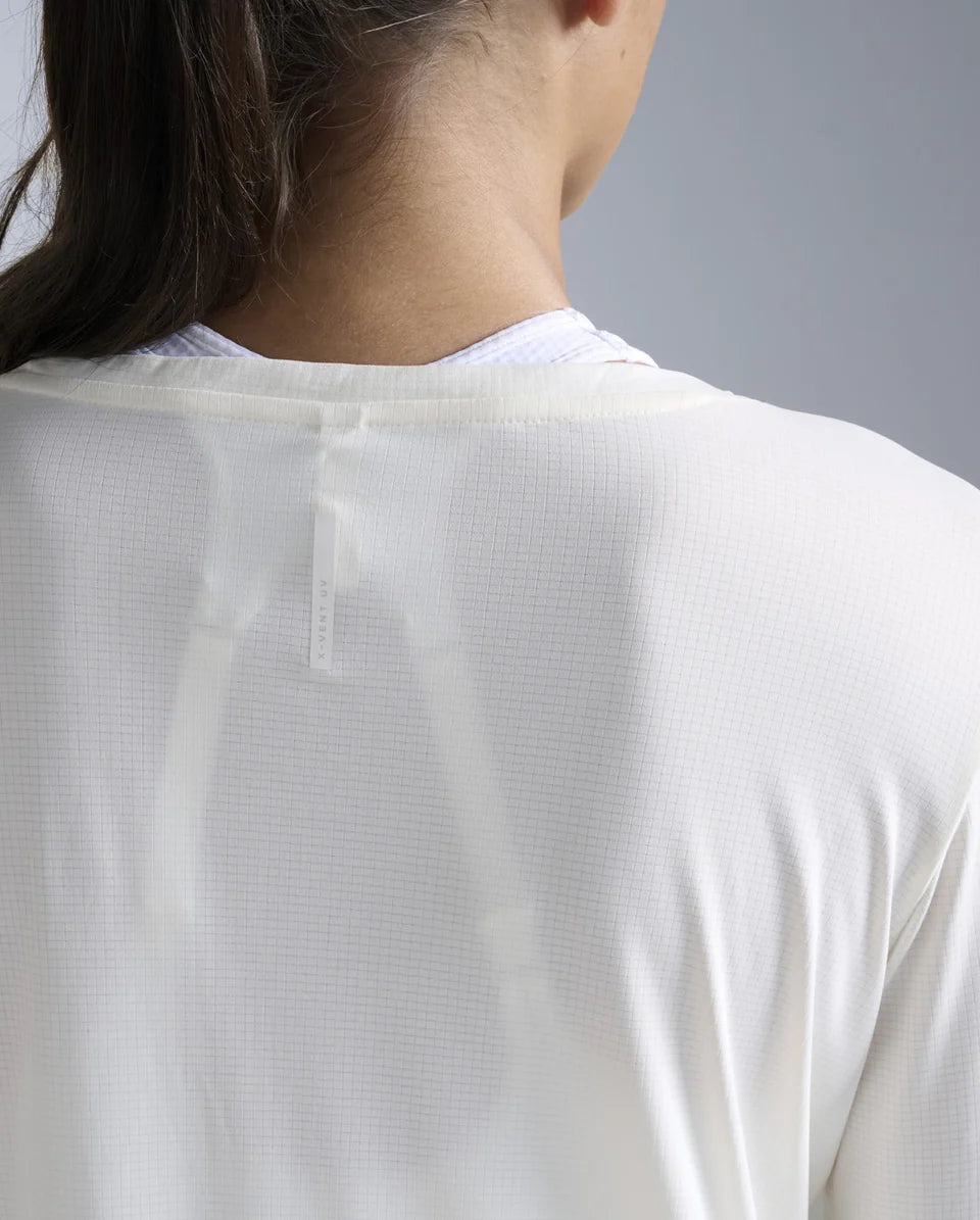 Ultralight quick-dry nylon mesh
50+ UPF shields against prolonged sun exposure
HeiQ Fresh™ bio-based odour control technology
Looser fit for comfort
Thumbholes at cuffs for added coverage