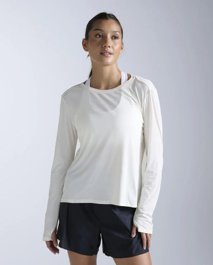 Ultralight quick-dry nylon mesh
50+ UPF shields against prolonged sun exposure
HeiQ Fresh™ bio-based odour control technology
Looser fit for comfort
Thumbholes at cuffs for added coverage