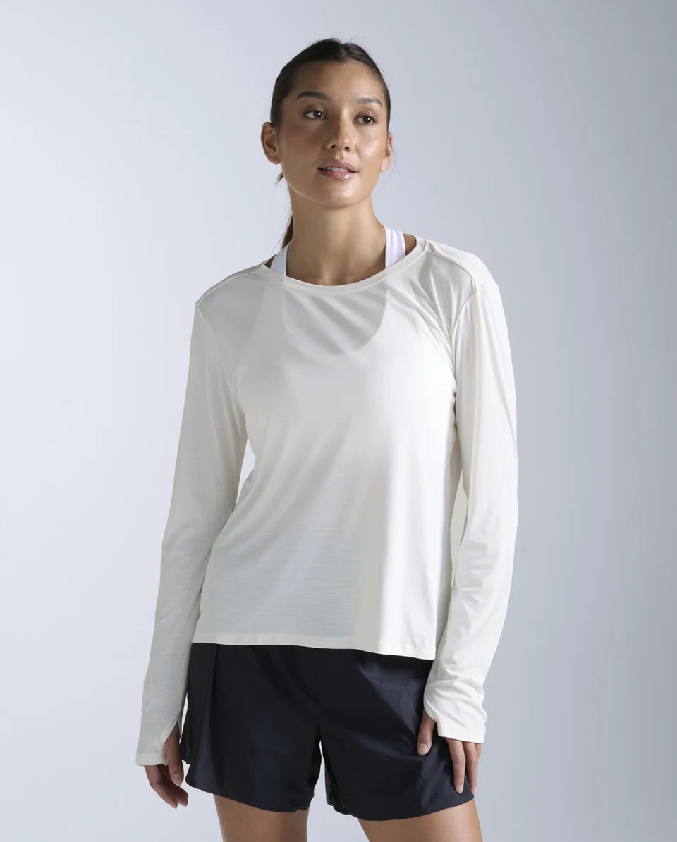 Ultralight quick-dry nylon mesh
50+ UPF shields against prolonged sun exposure
HeiQ Fresh™ bio-based odour control technology
Looser fit for comfort
Thumbholes at cuffs for added coverage