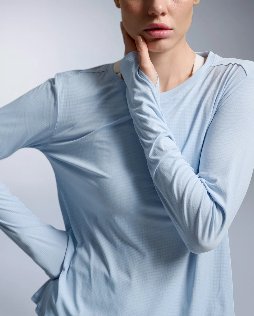 The Aero Trail Long Sleeve is the go-to for big days outdoors. Built for trail runners and hikers, it packs in maximised airflow and UV protection, so you can take on every climb, run, and stretch of distance.