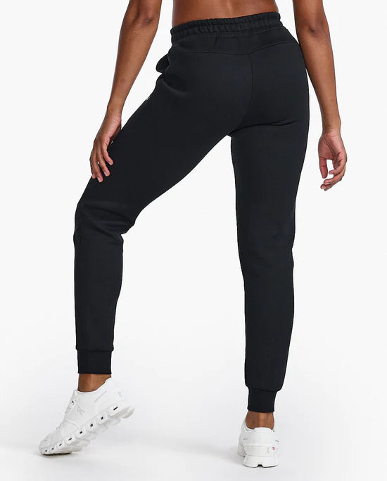 The Commute Trackpant is constructed from a lightweight double-sided spacer fleece, making it ideal for cooler mornings and all-day comfort.