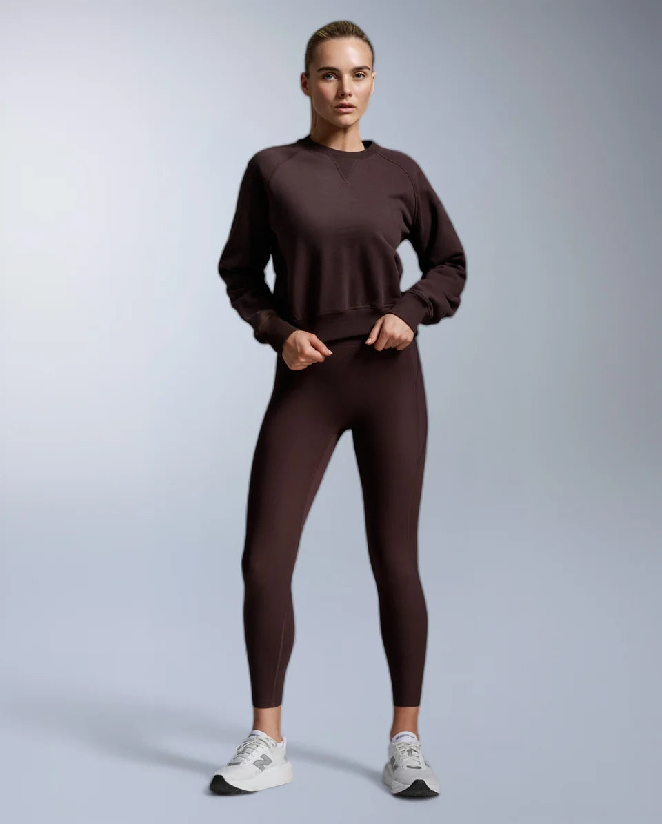 The EZ Organic Cotton Ribbed Crew is designed to throw on and get moving, with heavyweight warmth and breathable comfort that keep up all day.