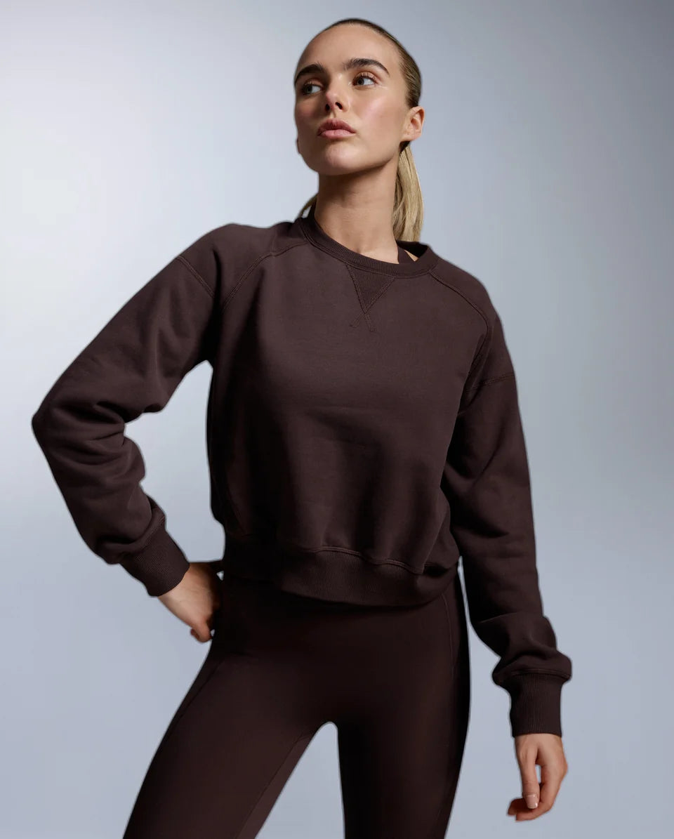 The EZ Organic Cotton Ribbed Crew is designed to throw on and get moving, with heavyweight warmth and breathable comfort that keep up all day.