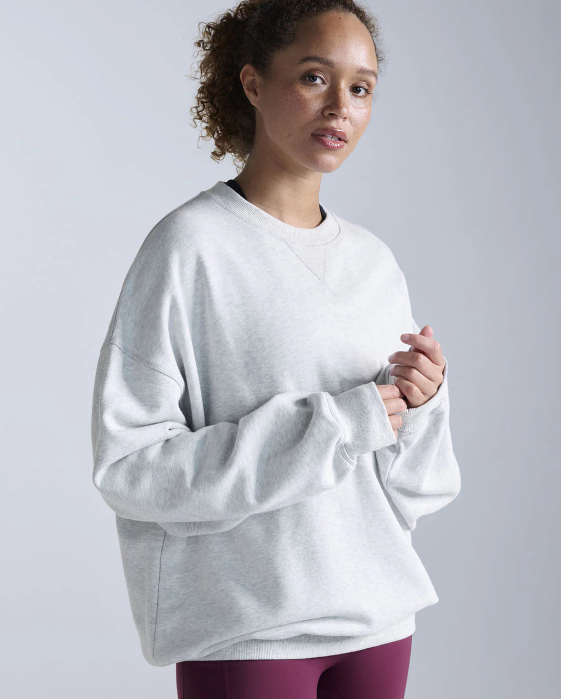 Heavyweight brushed organic cotton fleece
Hypoallergenic for sensitive skin
Naturally breathable and odour-resistant
Ribbed cuffs and hems to trap heat
Roomy oversized fit