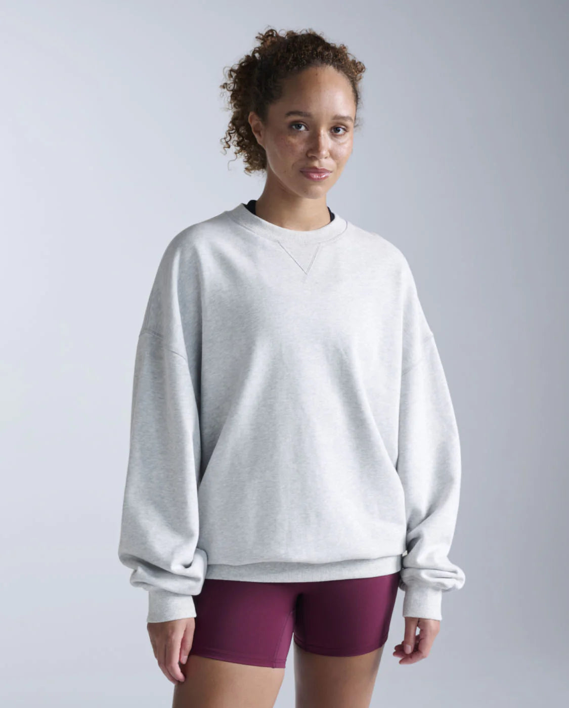 Heavyweight brushed organic cotton fleece
Hypoallergenic for sensitive skin
Naturally breathable and odour-resistant
Ribbed cuffs and hems to trap heat
Roomy oversized fit