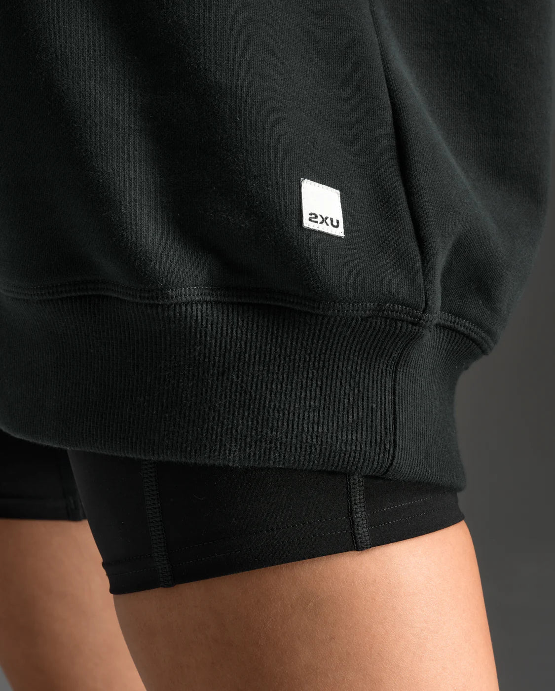 The EZ Oversized Organic Cotton Crew is designed to throw on and get moving, with heavyweight warmth and breathable comfort that keep up all day.