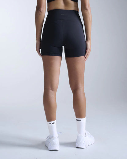 2XU's softest brushed interlock fabric
Squat-proof coverage and 4-way stretch
Seamless front panel and flattering hi-rise waistband
Mild compression supports circulation and recovery
Angled double side hip pockets