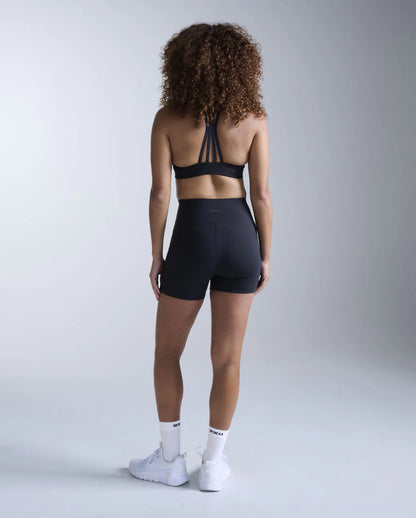 2XU's softest brushed interlock fabric
Squat-proof coverage and 4-way stretch
Seamless front panel and flattering hi-rise waistband
Mild compression supports circulation and recovery
Angled double side hip pockets