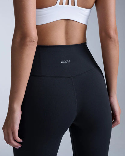 The buttery smooth Fluid Hi-Rise 7/8 Tights contour through the waist and hips for sculpted support that bends, stretches, and moves with you. The versatile cut and V-back shaping create a smooth, flattering silhouette for every