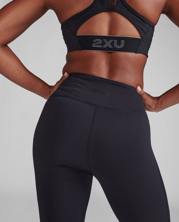 You won't find anything softer in our range, the Form Hi-Rise Compression 7/8 Tights offers fewer pockets and minimal tonal logo detailing for a streamlined figure flattering silhouette.