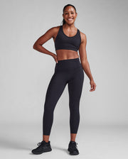 You won't find anything softer in our range, the Form Hi-Rise Compression 7/8 Tights offers fewer pockets and minimal tonal logo detailing for a streamlined figure flattering silhouette.