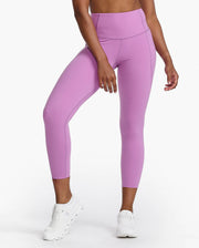 You won't find anything softer in the 2XU range than the Form Hi-Rise Compression 7/8 Tights, offering full-coverage in all the right places for a sculpted flattering silhouette.