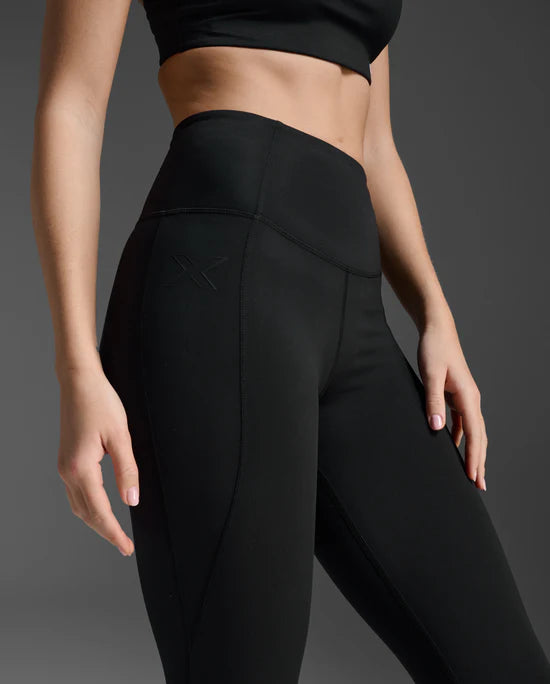 You won't find anything softer in our range, the Form Hi-Rise Compression 3/4 Tights offers fewer pockets and minimal tonal logo detailing for a streamlined figure flattering silhouette.