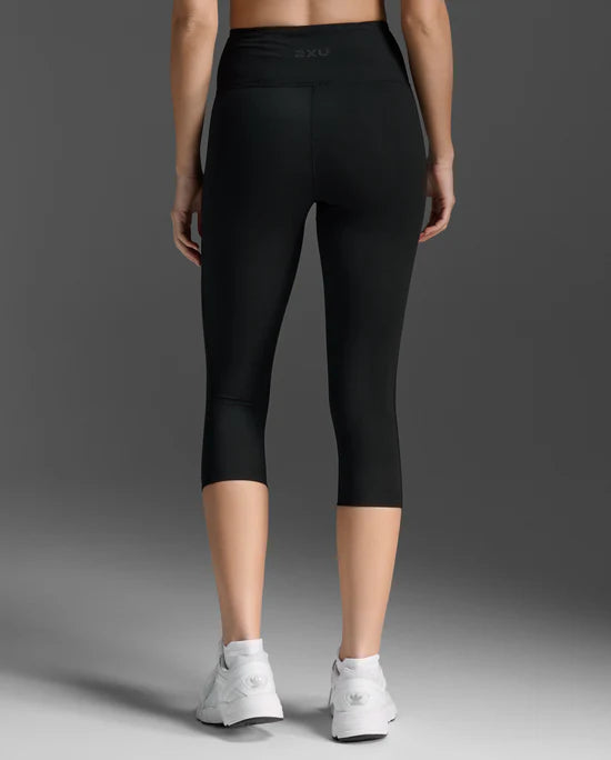 You won't find anything softer in our range, the Form Hi-Rise Compression 3/4 Tights offers fewer pockets and minimal tonal logo detailing for a streamlined figure flattering silhouette.