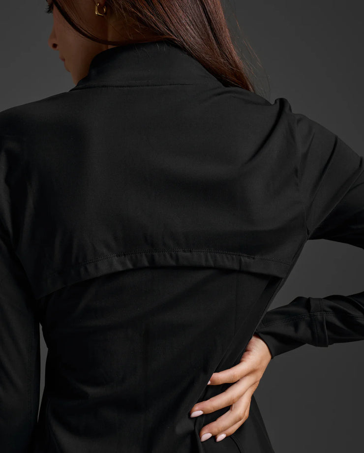 A lightweight, form fitting mid-layer, the Form Soft Touch Jacket is perfect for a quick workout outdoors or a day on the move.
