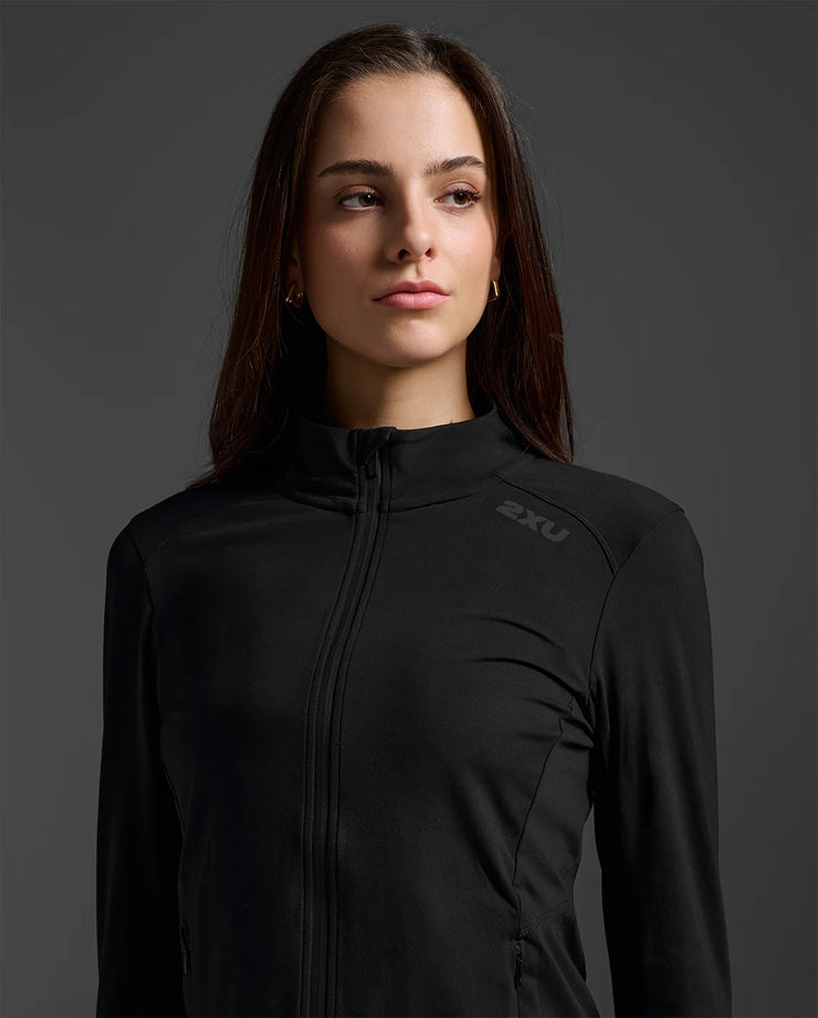 A lightweight, form fitting mid-layer, the Form Soft Touch Jacket is perfect for a quick workout outdoors or a day on the move.