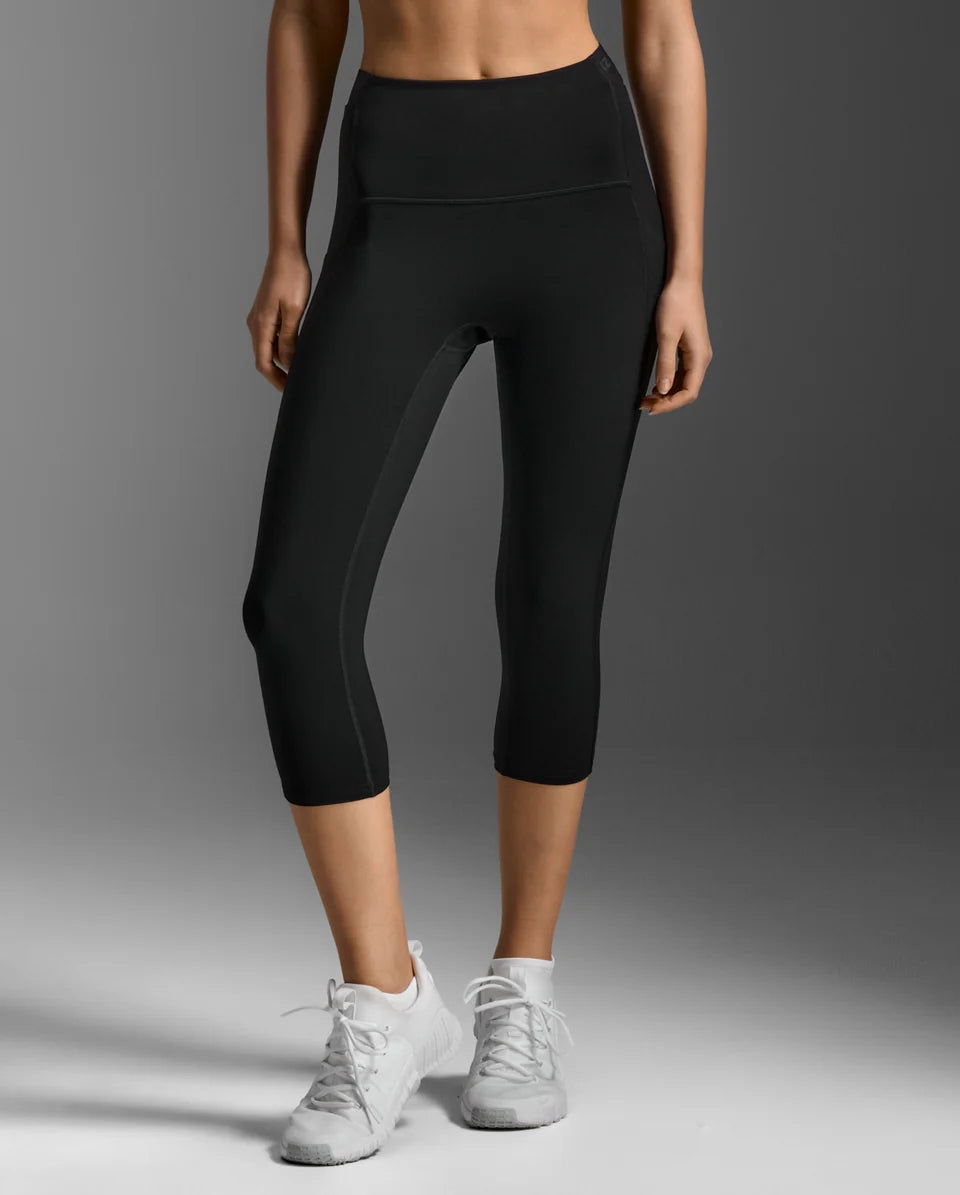 Featuring a luxe matte finish, soft touch and a seamless front panel to leave you feeling sculpted and smooth, the Form Stash Hi-Rise Compression 3/4 Tights, have multiple pocketing options that will literally hold your whole life for a day on the move.