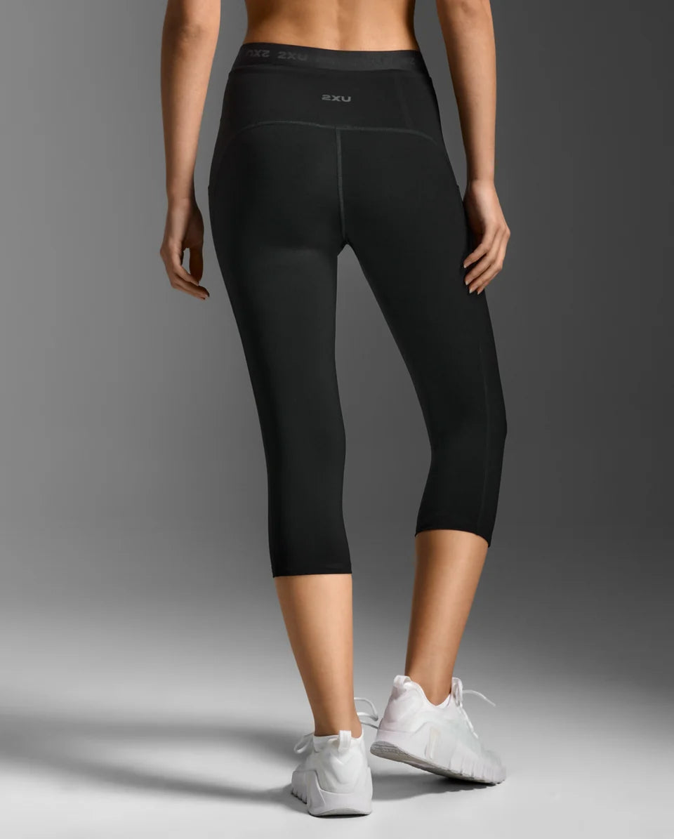 Featuring a luxe matte finish, soft touch and a seamless front panel to leave you feeling sculpted and smooth, the Form Stash Hi-Rise Compression 3/4 Tights, have multiple pocketing options that will literally hold your whole life for a day on the move.