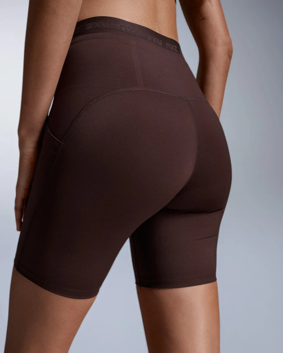 Every move counts in the Form Stash Hi-Rise Compression 6" Shorts. Smooth and supportive, they stay put and provide coverage through every squat, lunge, and sprint.