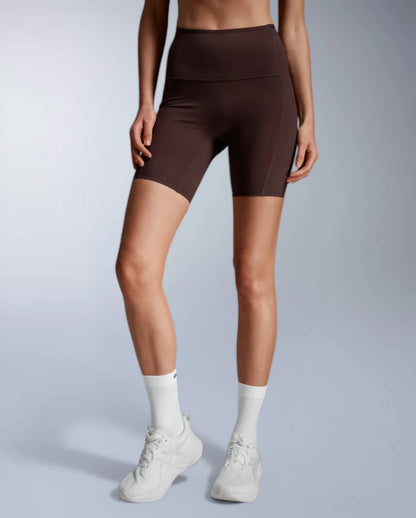 Every move counts in the Form Stash Hi-Rise Compression 6" Shorts. Smooth and supportive, they stay put and provide coverage through every squat, lunge, and sprint.