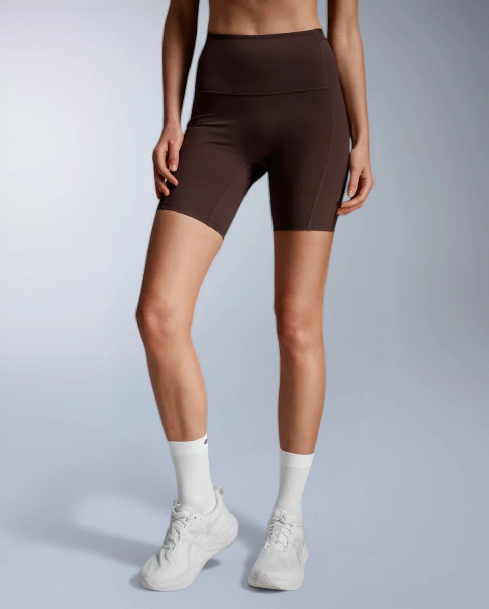Every move counts in the Form Stash Hi-Rise Compression 6" Shorts. Smooth and supportive, they stay put and provide coverage through every squat, lunge, and sprint.
