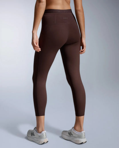 Never stop mid-workout to pull your waistband back up again. The Form Stash Hi-Rise Compression 7/8 Tights have the pockets, the hold, and the fit to keep you smoothed and sculpted without roll down.