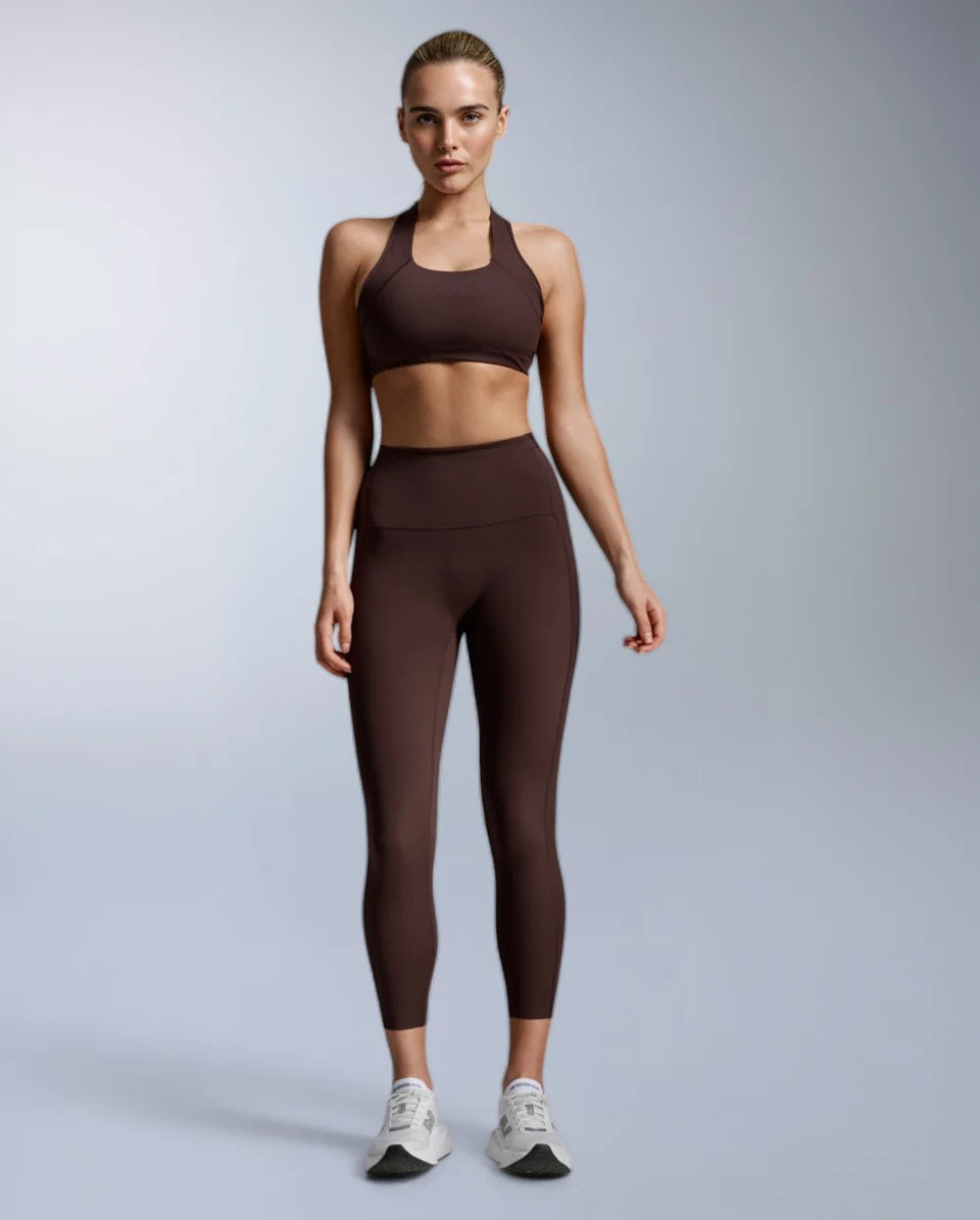 Never stop mid-workout to pull your waistband back up again. The Form Stash Hi-Rise Compression 7/8 Tights have the pockets, the hold, and the fit to keep you smoothed and sculpted without roll down.