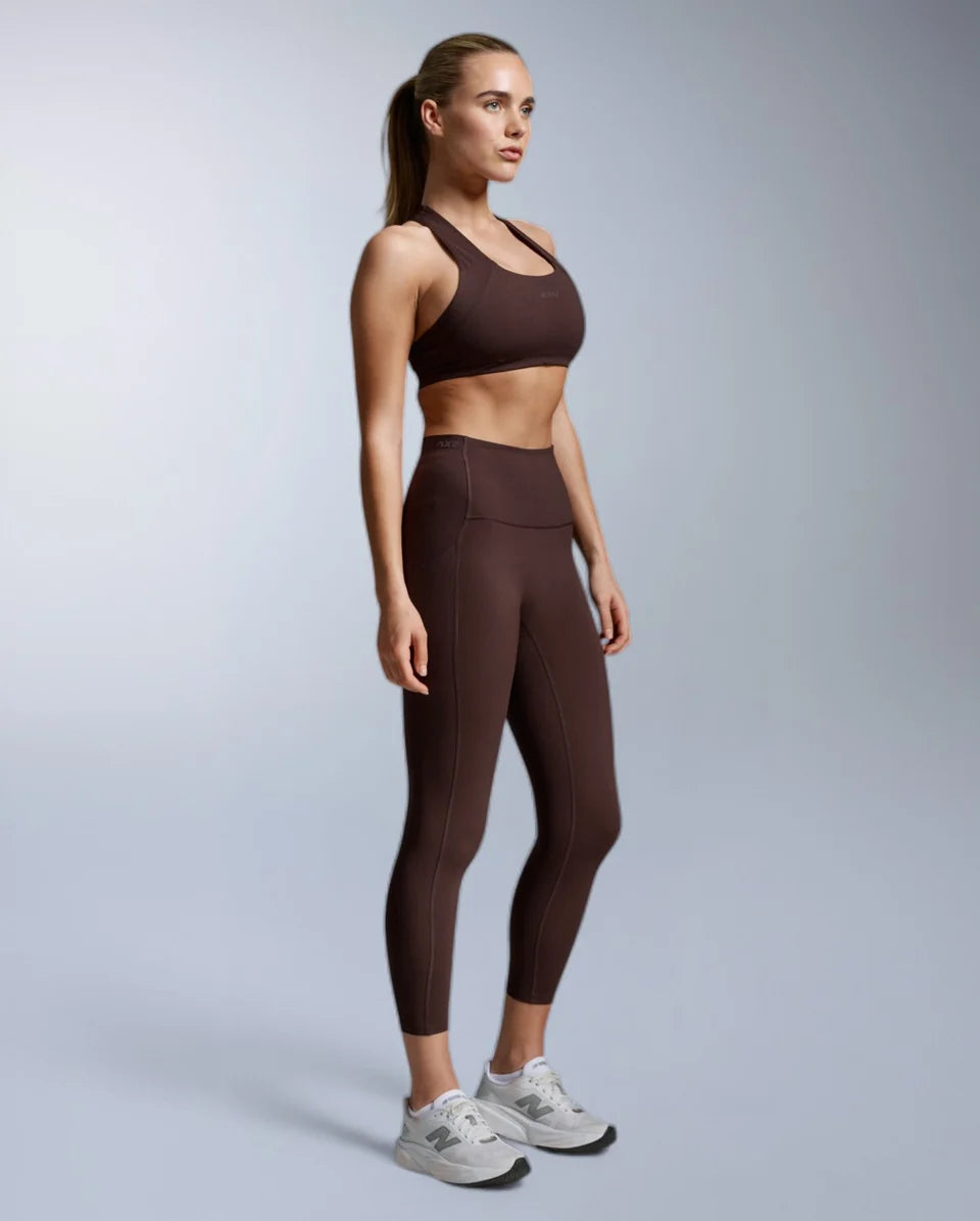 Never stop mid-workout to pull your waistband back up again. The Form Stash Hi-Rise Compression 7/8 Tights have the pockets, the hold, and the fit to keep you smoothed and sculpted without roll down.