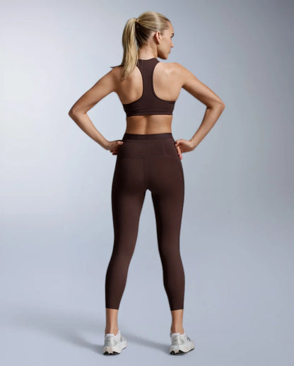 Never stop mid-workout to pull your waistband back up again. The Form Stash Hi-Rise Compression 7/8 Tights have the pockets, the hold, and the fit to keep you smoothed and sculpted without roll down.