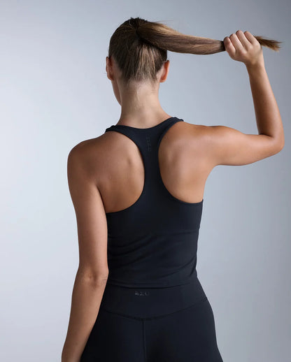From your morning workout to post-session plans, the Fluid Racerback Tank moves with you in a soft, gently supportive longline fit that lasts all day.