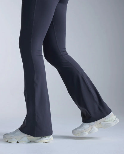 Buttery smooth from hip to hem, the Fluid Hi-Rise Flare Pants contour where you want hold and soften where you want flow, sculpting your shape through the waist and knee before easing into a smooth, natural flare.