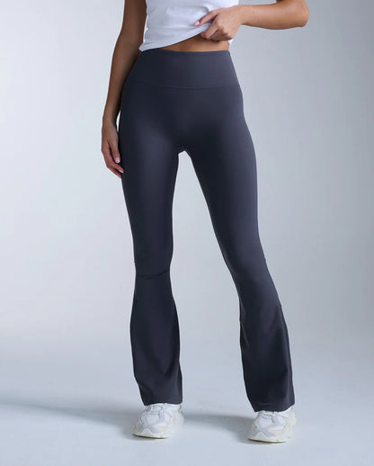 Buttery smooth from hip to hem, the Fluid Hi-Rise Flare Pants contour where you want hold and soften where you want flow, sculpting your shape through the waist and knee before easing into a smooth, natural flare.