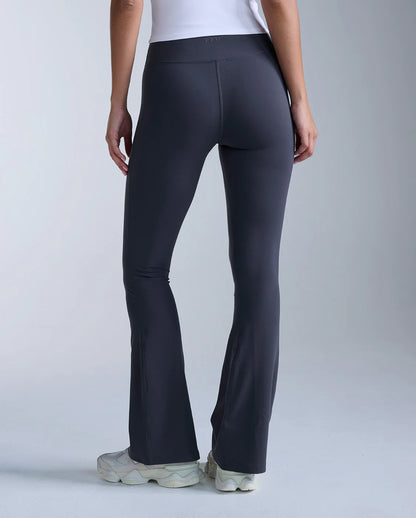 Buttery smooth from hip to hem, the Fluid Hi-Rise Flare Pants contour where you want hold and soften where you want flow, sculpting your shape through the waist and knee before easing into a smooth, natural flare.
