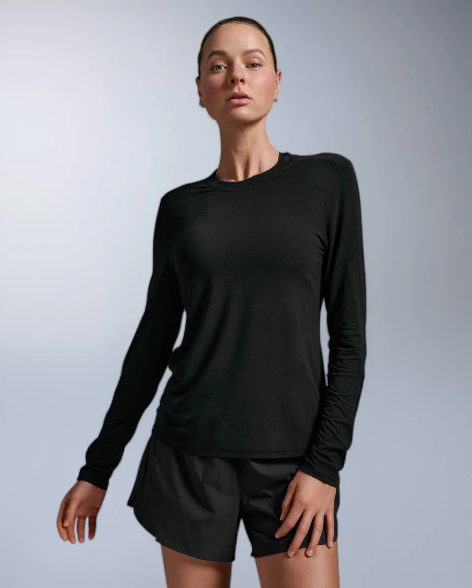 Naturally soft bamboo–wool blend
Lightweight, flexible density
Insulates even when damp
Flatlock seams for reduced chafing
Versatile base layer or standalone wear