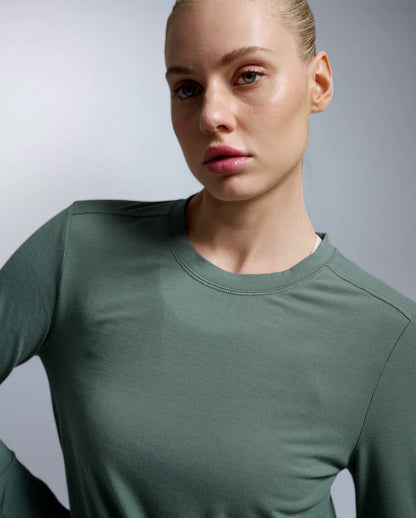 Naturally soft bamboo–wool blend
Lightweight, flexible density
Insulates even when damp
Flatlock seams for reduced chafing
Versatile base layer or standalone wear