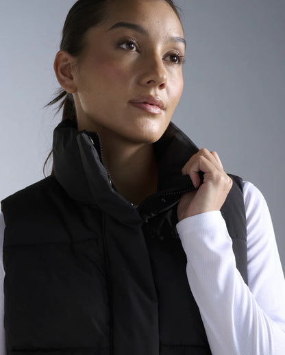 Lightweight down-proof woven shell
Sustainable C0 DWR water-resistant treatment
Stand collar shields neck and traps heat at core
Centre front zip with snap-fastening flap
Angled welt pockets for easy, glove-friendly storage