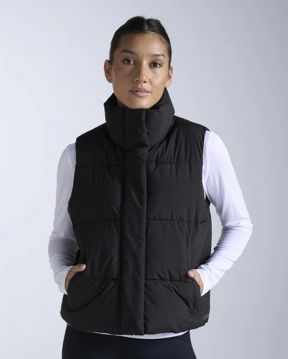Lightweight down-proof woven shell
Sustainable C0 DWR water-resistant treatment
Stand collar shields neck and traps heat at core
Centre front zip with snap-fastening flap
Angled welt pockets for easy, glove-friendly storage