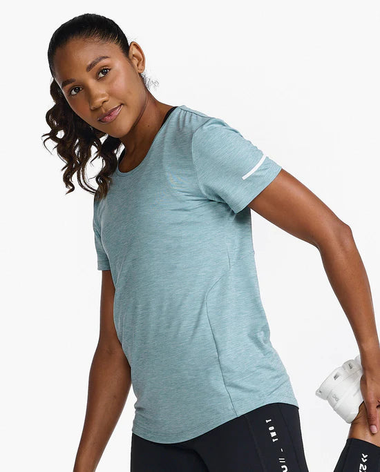 Designed with shaped front and back hem for maximum coverage when bending and stretching, the Motion Tee is made from a recycled durable, sweat-wicking fabric so you can give your all to any workout.
