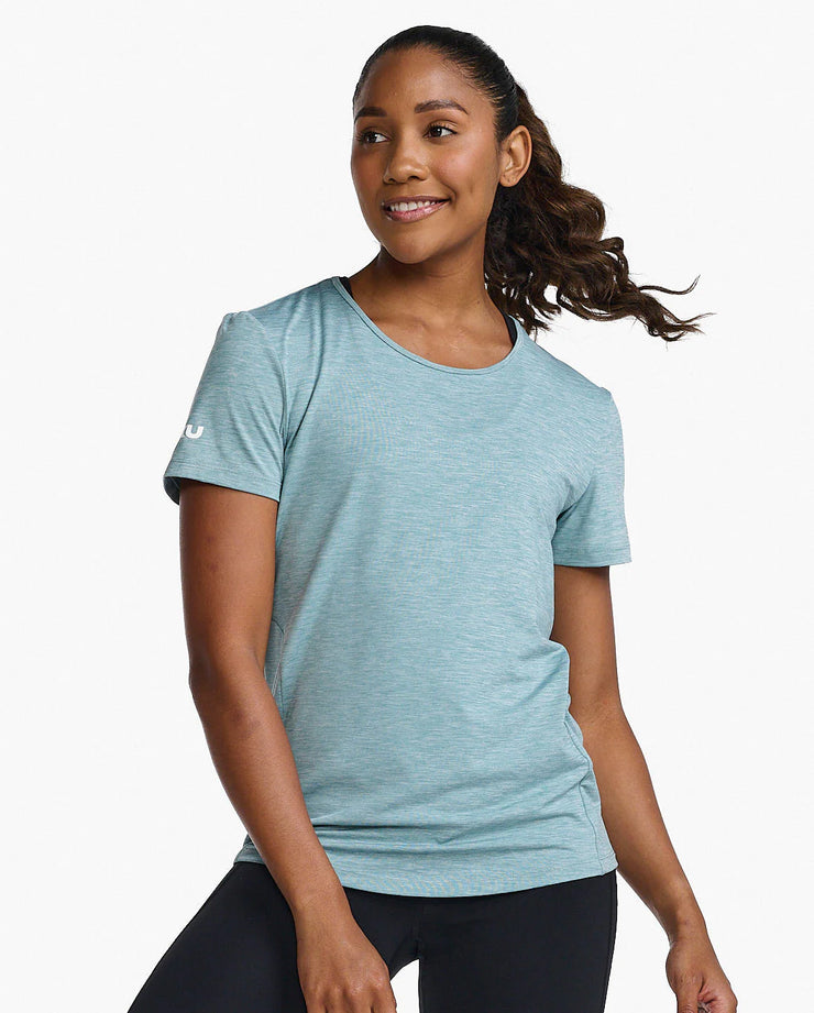 Designed with shaped front and back hem for maximum coverage when bending and stretching, the Motion Tee is made from a recycled durable, sweat-wicking fabric so you can give your all to any workout.