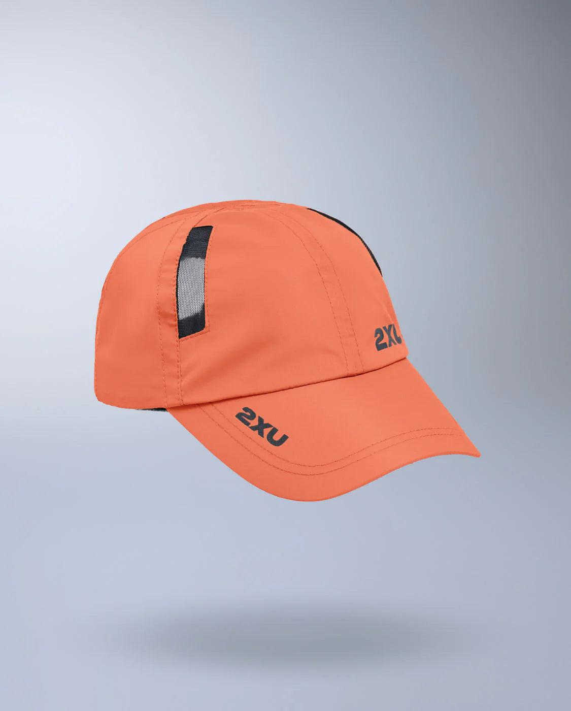 Lightweight 6-panel run cap
Semi-curved brim
Moisture wicking sweatband
2XU logo on front panel and brim
Mesh ventilation panels
Adjustable velcro closure with silicon tab
2XU logo on velcro closure