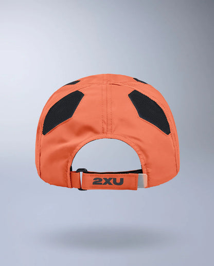 Lightweight 6-panel run cap
Semi-curved brim
Moisture wicking sweatband
2XU logo on front panel and brim
Mesh ventilation panels
Adjustable velcro closure with silicon tab
2XU logo on velcro closure