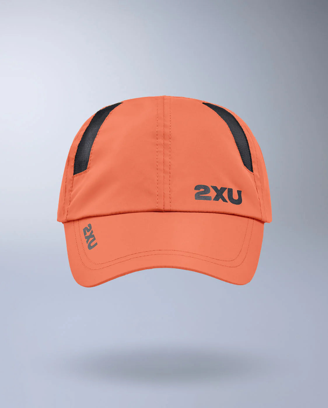 Lightweight 6-panel run cap
Semi-curved brim
Moisture wicking sweatband
2XU logo on front panel and brim
Mesh ventilation panels
Adjustable velcro closure with silicon tab
2XU logo on velcro closure
