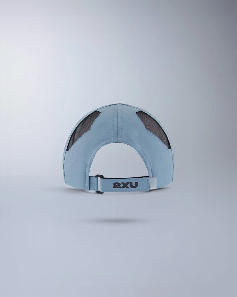 Lightweight 6-panel run cap
Semi-curved brim
Moisture wicking sweatband
2XU logo on front panel and brim
Mesh ventilation panels
Adjustable velcro closure with silicon tab
2XU logo on velcro closure
