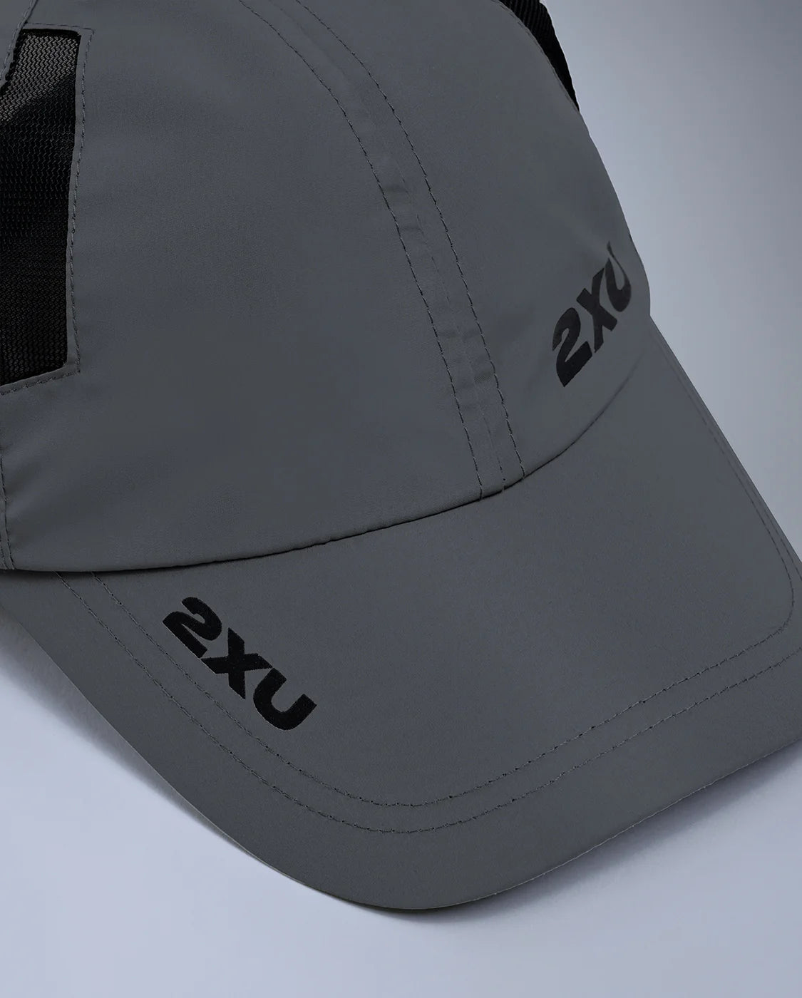 Lightweight 6-panel performance run cap
Moisture-wicking and quick-drying
Mesh ventilation panels
Adjustable velcro closure with silicone tab
Reflective logos for visibility