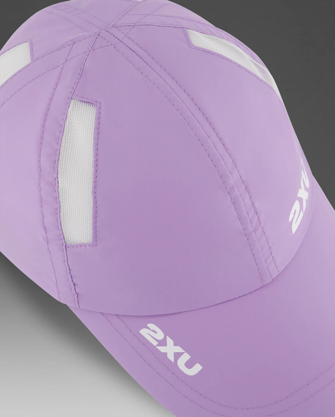 Lightweight 6-panel run cap
Semi-curved brim
Moisture wicking sweatband
2XU logo on front panel and brim
Mesh ventilation panels
Adjustable velcro closure with silicon tab
2XU logo on velcro closure