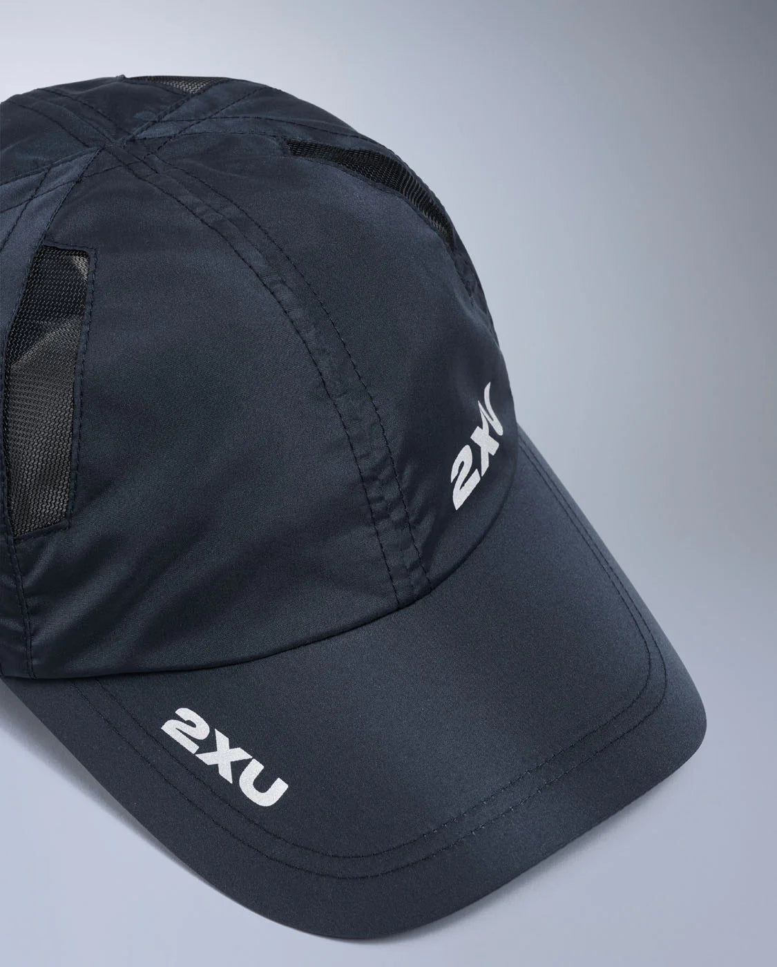 Lightweight 6-panel performance run cap
Moisture-wicking and quick-drying
Mesh ventilation panels
Adjustable velcro closure with silicone tab
Reflective logos for visibility