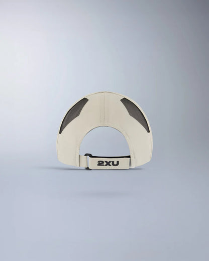 Lightweight 6-panel run cap
Semi-curved brim
Moisture wicking sweatband
2XU logo on front panel and brim
Mesh ventilation panels
Adjustable velcro closure with silicon tab
2XU logo on velcro closure