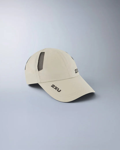 Lightweight 6-panel run cap
Semi-curved brim
Moisture wicking sweatband
2XU logo on front panel and brim
Mesh ventilation panels
Adjustable velcro closure with silicon tab
2XU logo on velcro closure