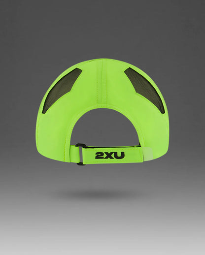 Constructed from a lightweight, fast drying fabric, the 2XU Run Cap, has you covered in all conditions.