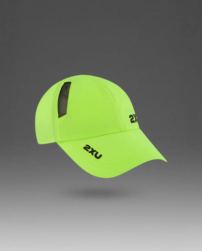 Constructed from a lightweight, fast drying fabric, the 2XU Run Cap, has you covered in all conditions.